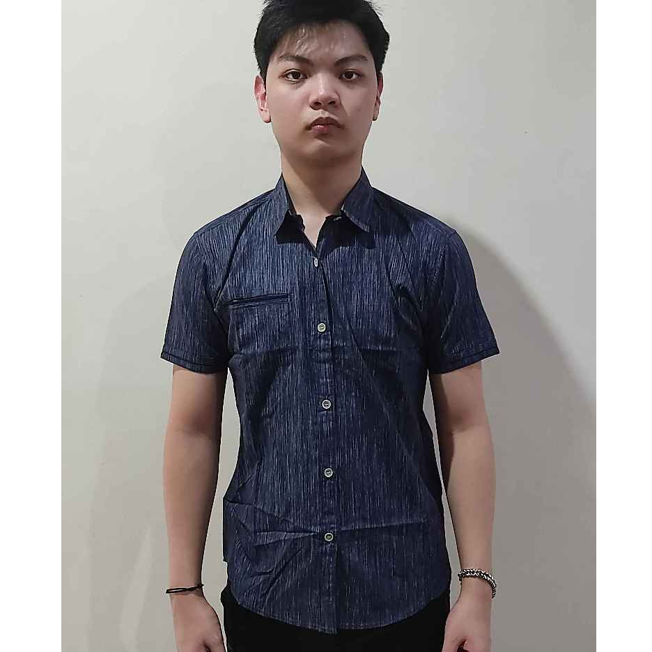 KEMEJA BERWARNA BIRU DONKER TUA MOTIF GARIS GARIS TIPIS