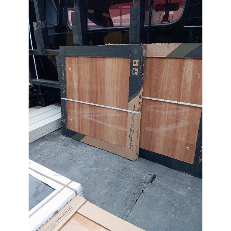 GRANIT LANTAI 60X60 KAMALA BEIGE GLAZED POLSHED