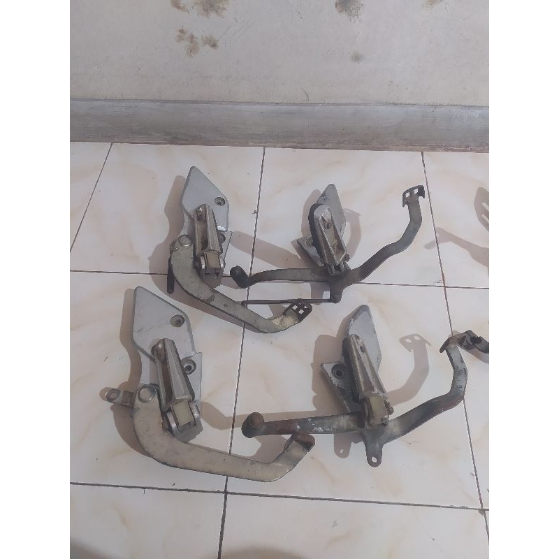 footstep / bostep / step depan original new vixion 2013-2017 sepasang (kanan kiri)