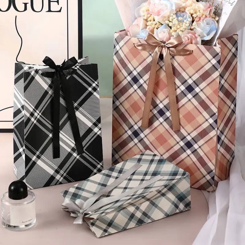 

Bag paper goodie bag tas kado kertas gift bag tutup small medium BPS 22,5x14,5x8cm