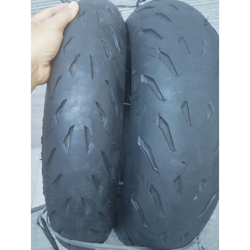 Ban Moge Ban michelin power ukuran depan 120/70 /17 , belakang 180/55/17 kondisi bekas