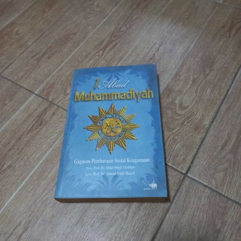 Buku 1 abad muhammadiyah