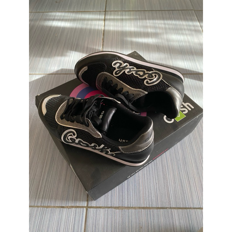 PL like new sepatu gosh