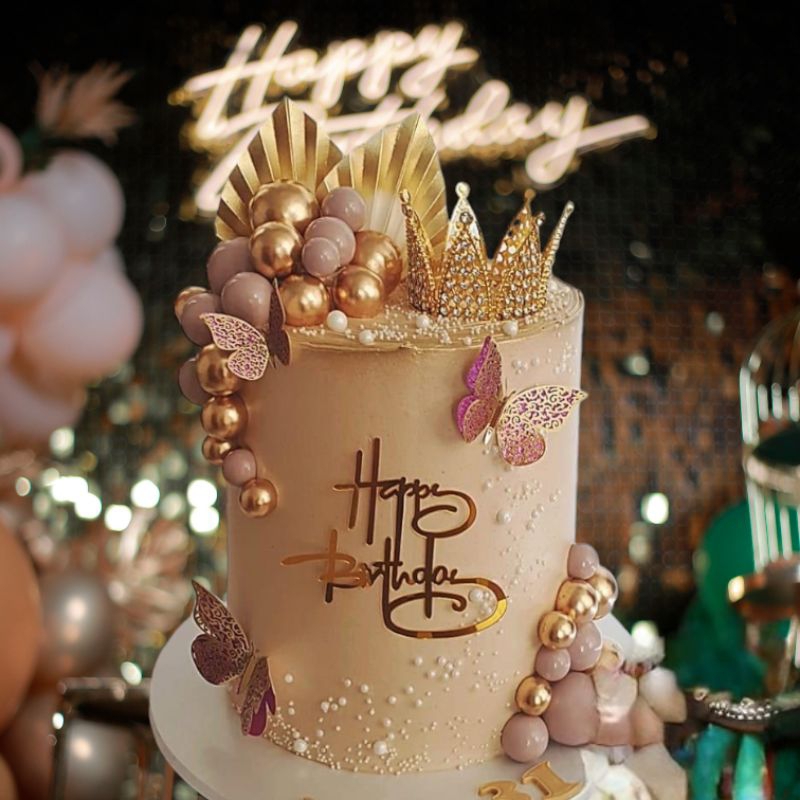 

custom cake/gold quen