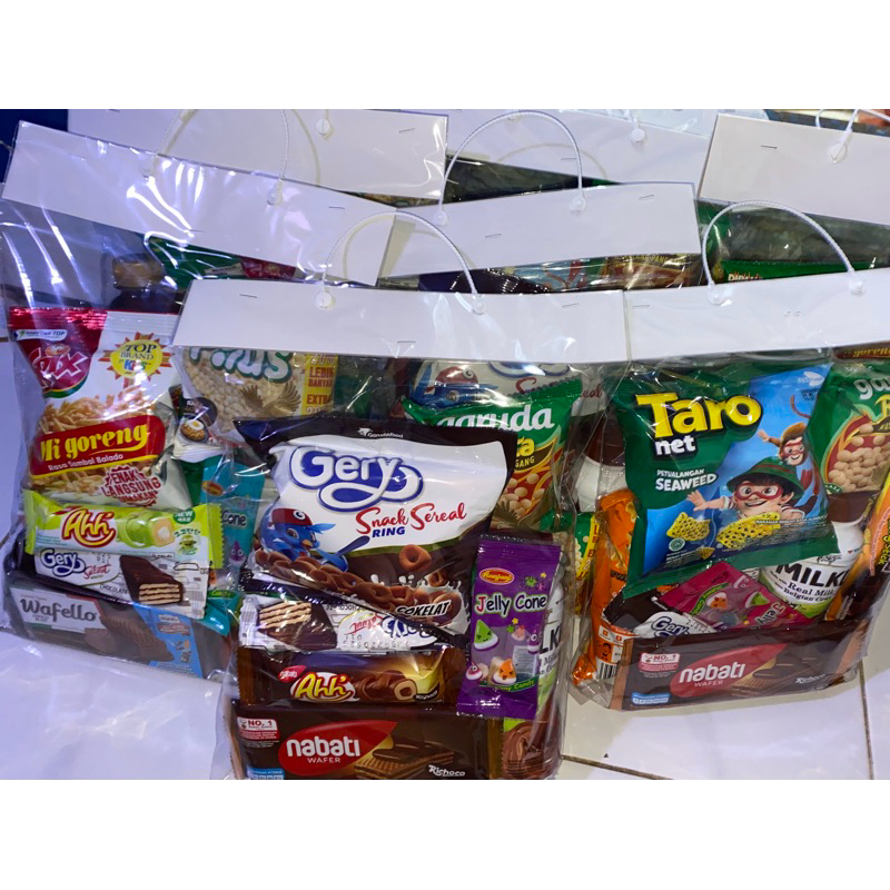 

PAKET HAMPERS SNACK ULANG TAHUN POUCH HAMPERS MURAH MINI 5000