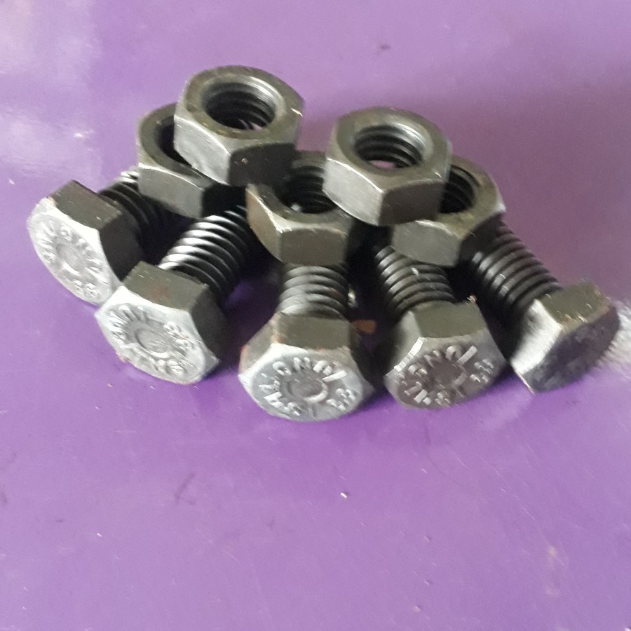 Baut + Mur Baja 1/2x1 /Hitam Baja/Baja Grade 8.8/Kunci 19