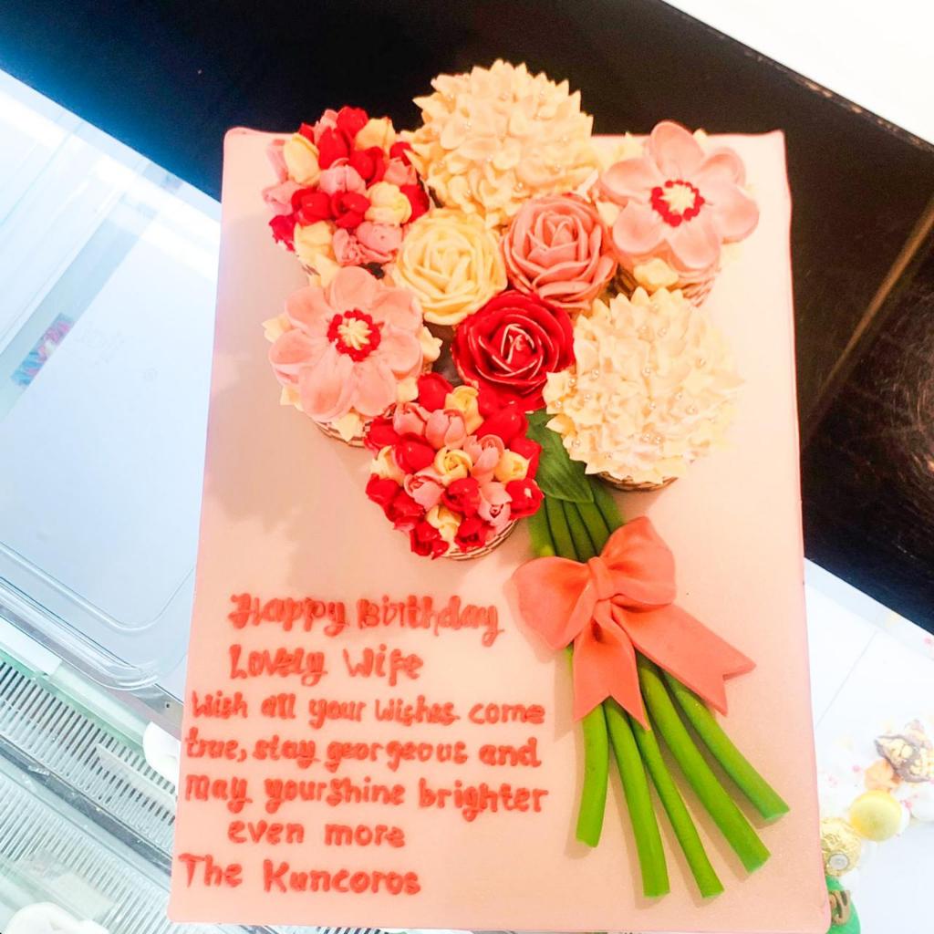 

Cup cake/Cup Cake Flower/Cup Cake Tema Flower/Cup Cake Ulang Tahun