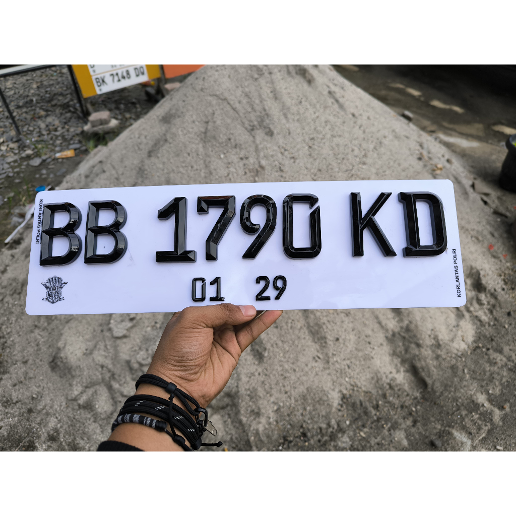 Plat Nomor Mobil Variasi Diamond Hitam Plat Putih Font Jerman