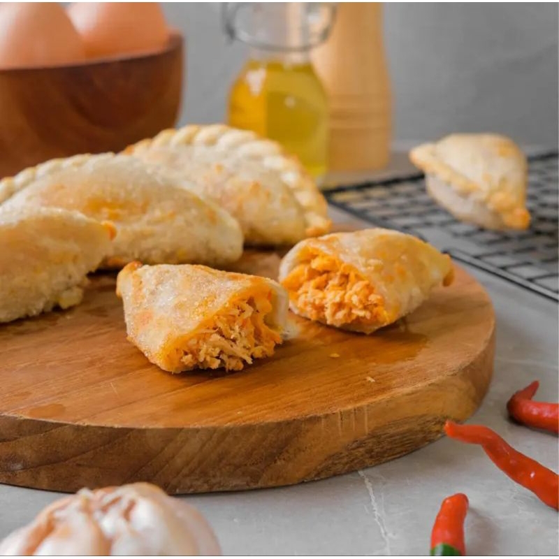 

cireng isi ayam suwir pedas/original. jumbo isi 5pcs