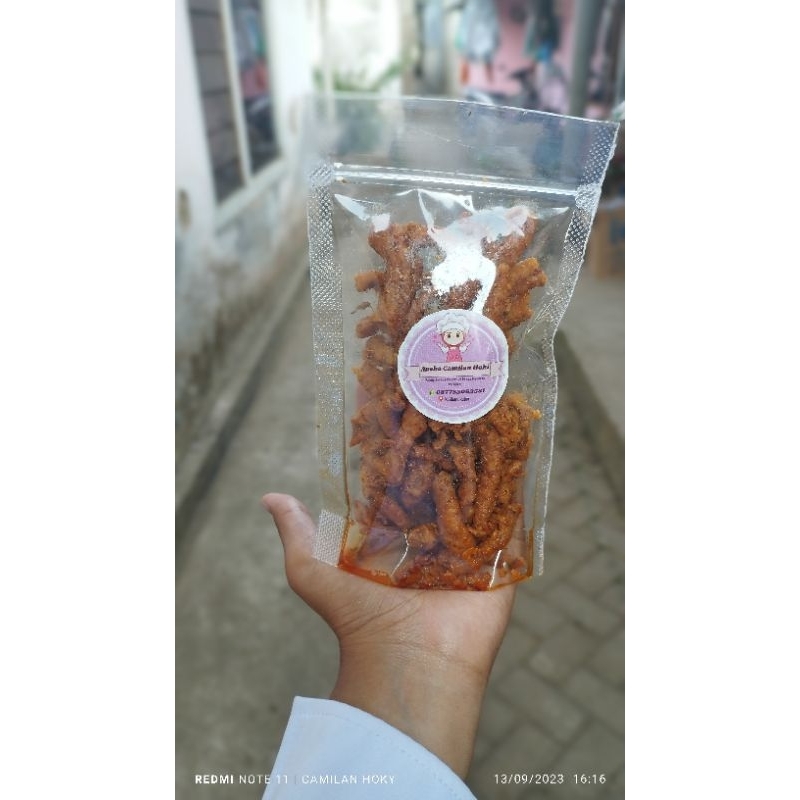 

kripik usus pedas daun jeruk