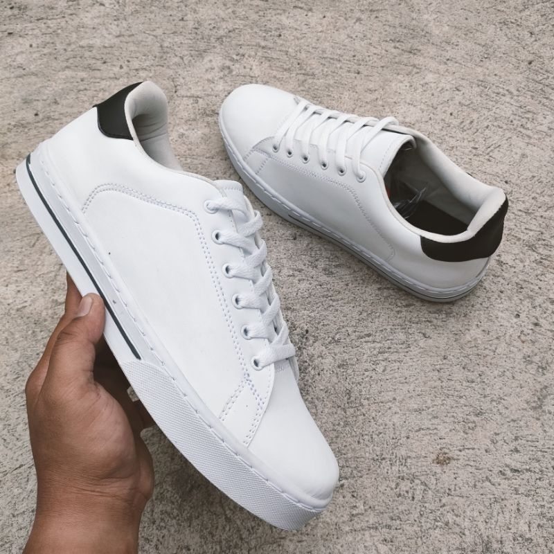 SEPATU SNEAKERS PRIA UKURAN JUMBO 45 46 47 BIG SIZE PUTIH HITAM TERLARIS