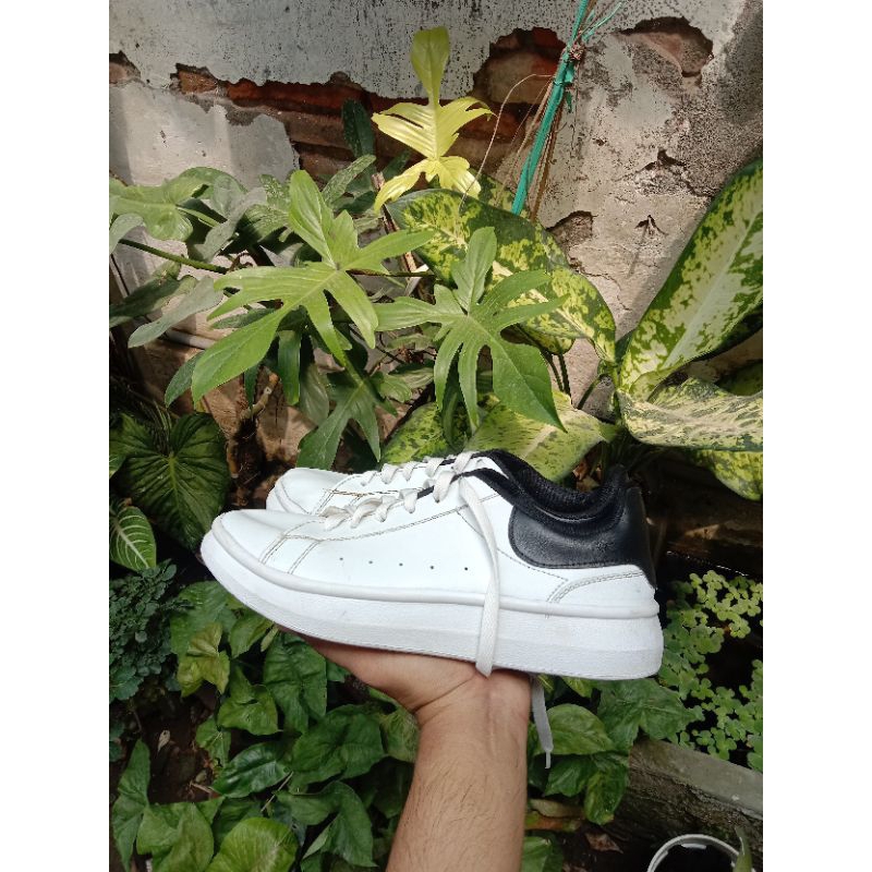 sepatu livehaf second