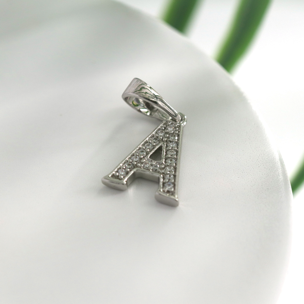 Xuping Liontin Alpabeth Silver Titanium