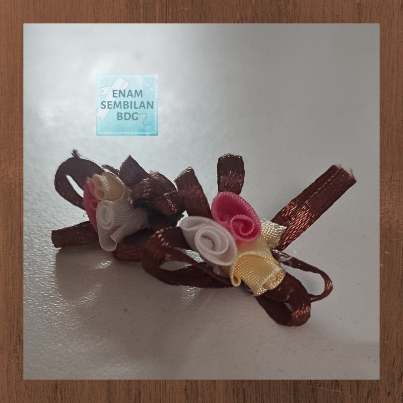 APLIKASI BUNGA PITA B3K KECIL SATIN hiasan souvenir / jepit rambut / dress / baju