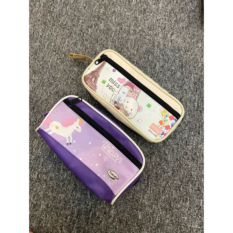 

Kotak pensil Sekolah