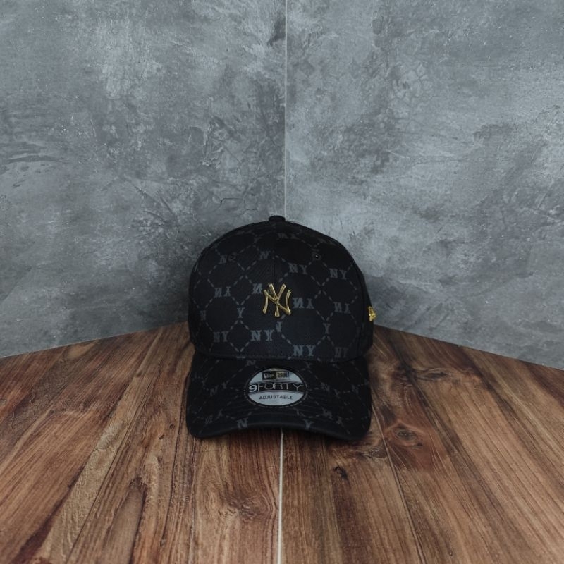 Topi Baseball NY mini metal logo Gold Full Print