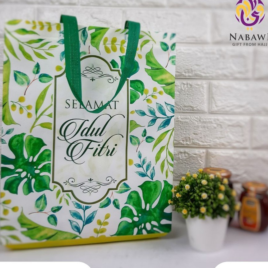 

Goodie Bag Tote Bag Idul Fitri Ukuran Tanggung 1 Pcs Tas Souvenir Parcel Lebaran Oleh Oleh Haji dan Umroh