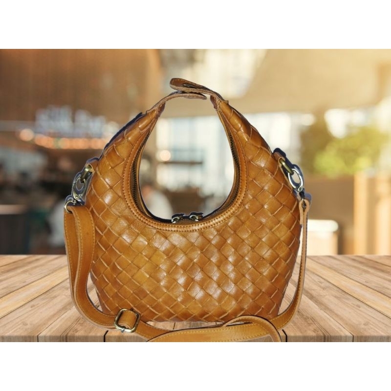 Tas Anyam Kulit Sapi