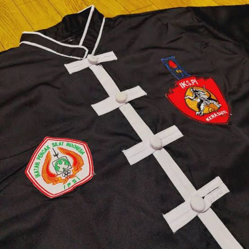 Sakral Ikspi Baju kebesaran warga L