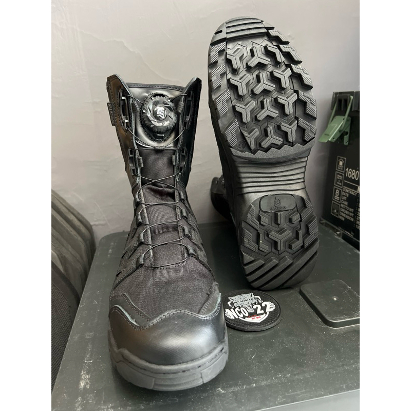 SEPATU GEVECHTEN INVADER