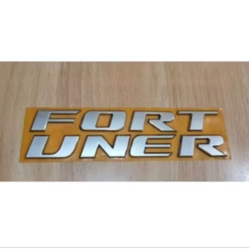 Emblem Fortuner Bagasi Belakang