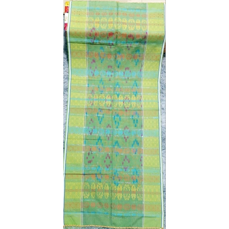 Uis nipes semi sutra nuansa Hijau