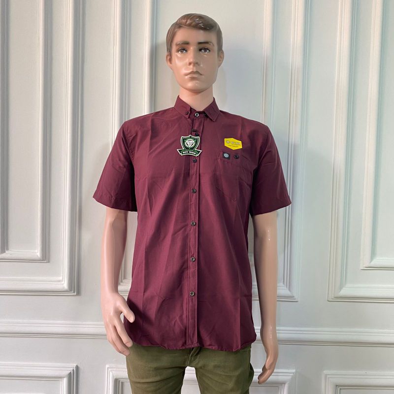 Burgundy Kemeja Polos Pria Lengan Pendek Warna BURGUNDY / UNGU TUA