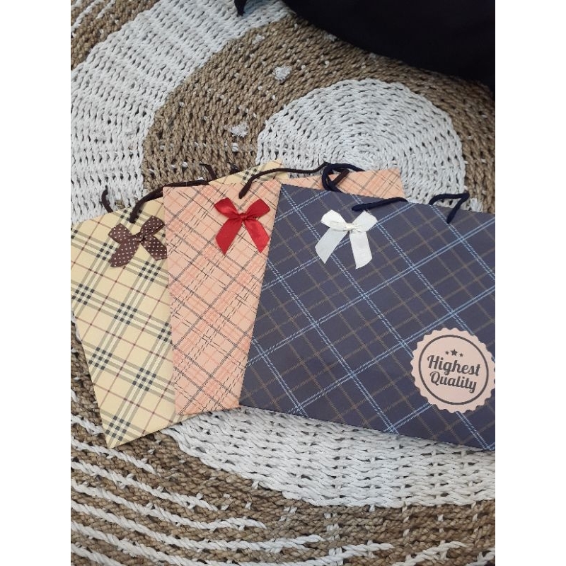 

Paperbag premium | paperbag lucu | tas kado