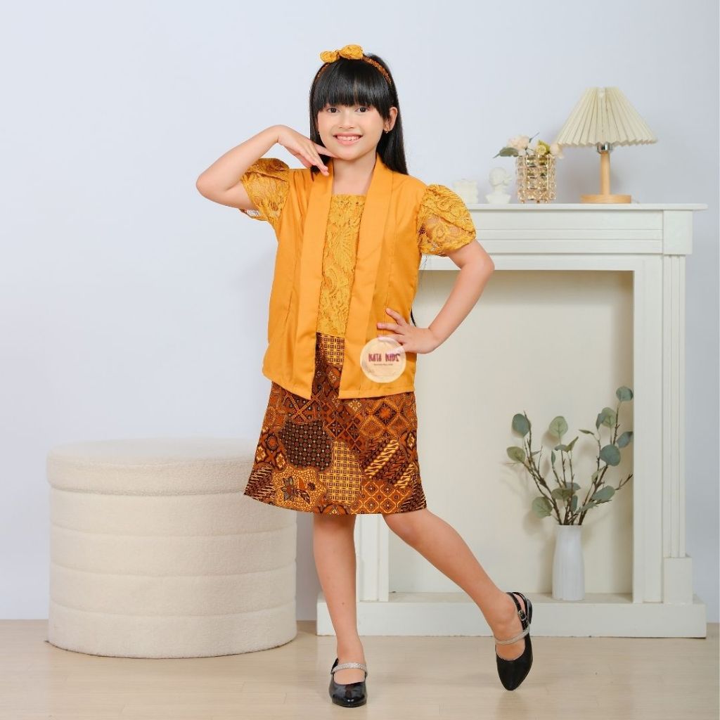 Kebaya Anak Modern / Set Kebaya Anak / Kebaya Gendhis Rok Coklat Pendek by Kata Kids