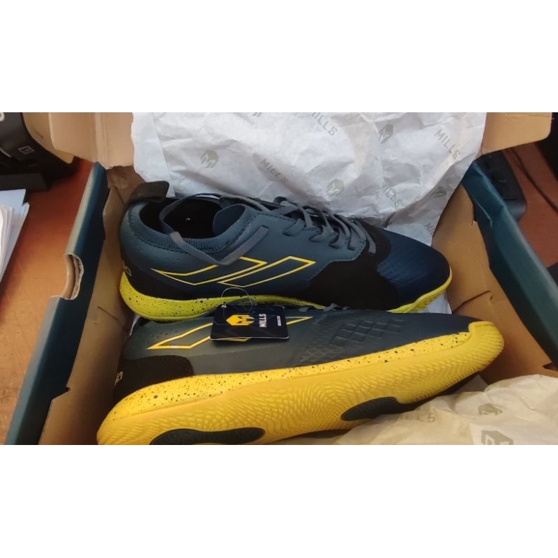 sepatu futsal mills voltasala pro Nemeziz
