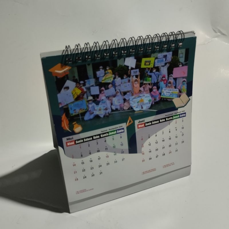 

Kalender Meja Softcover 15 x 15 cm