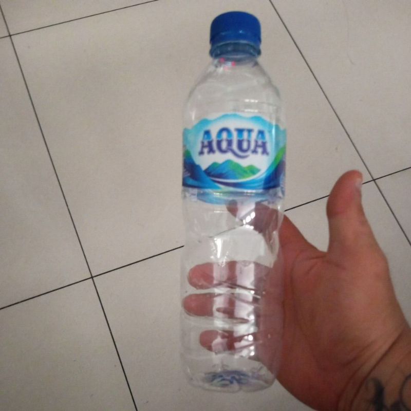 

botol bekas Aqua ukuran 600 ml