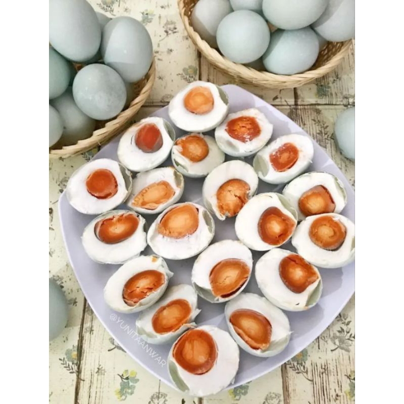 

telur asin masir berminyak best seller khas lombok isi 4 biji