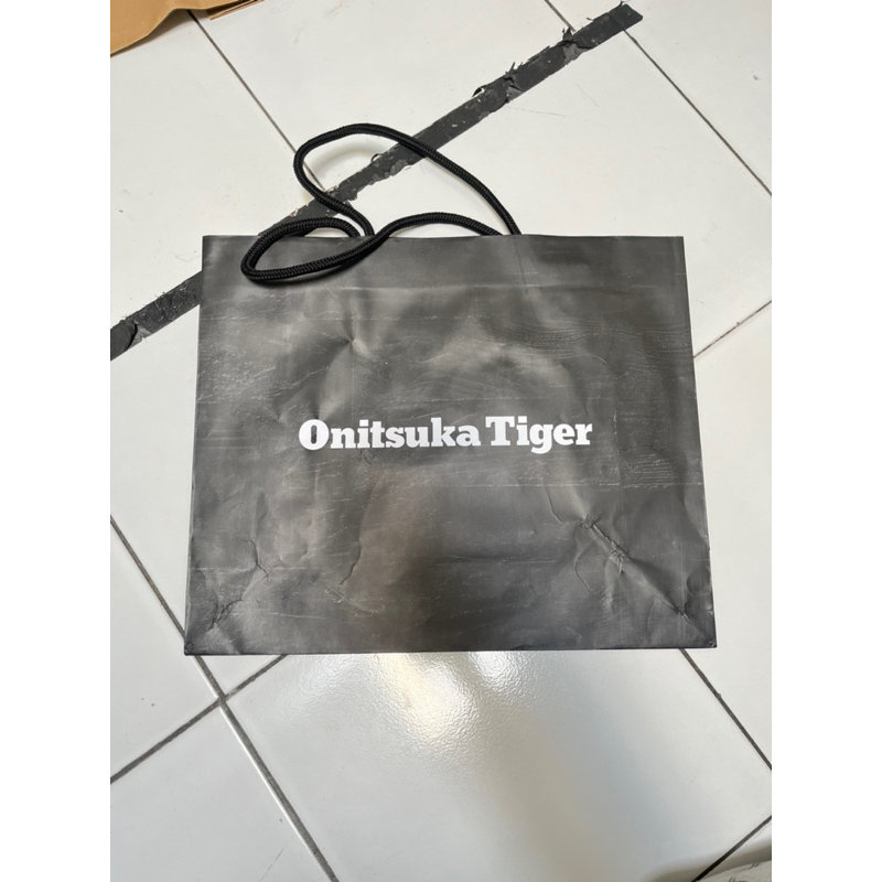 

PAPER BAG ONITSUKA ORIGINAL STORE 100%