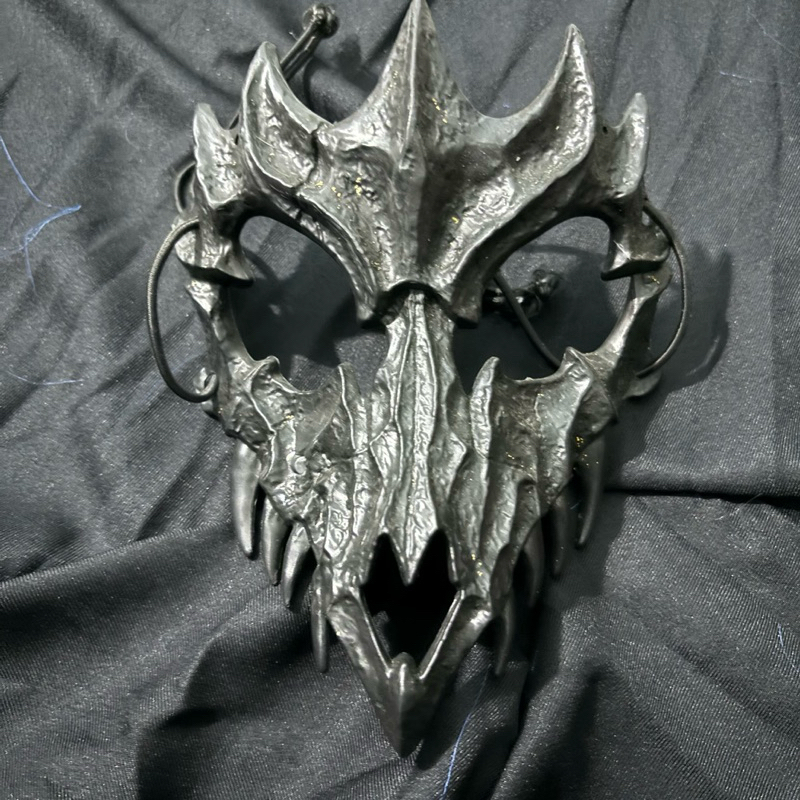 topeng tengkorak naga