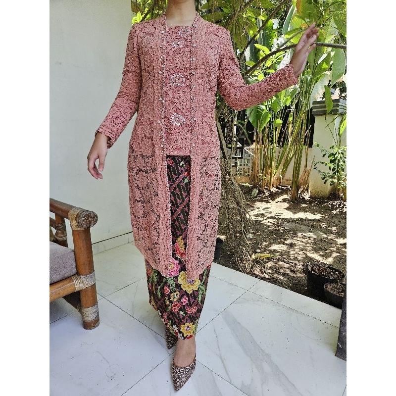 SEWA Kebaya Kutu Baru + Rok Batik