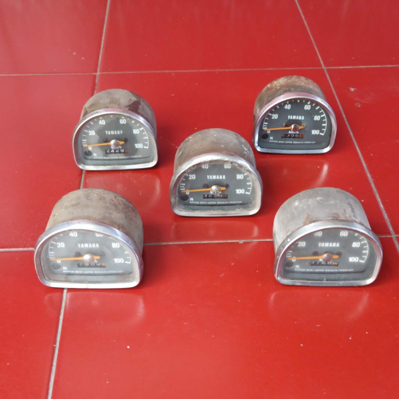 speedometer Yamaha v75 original