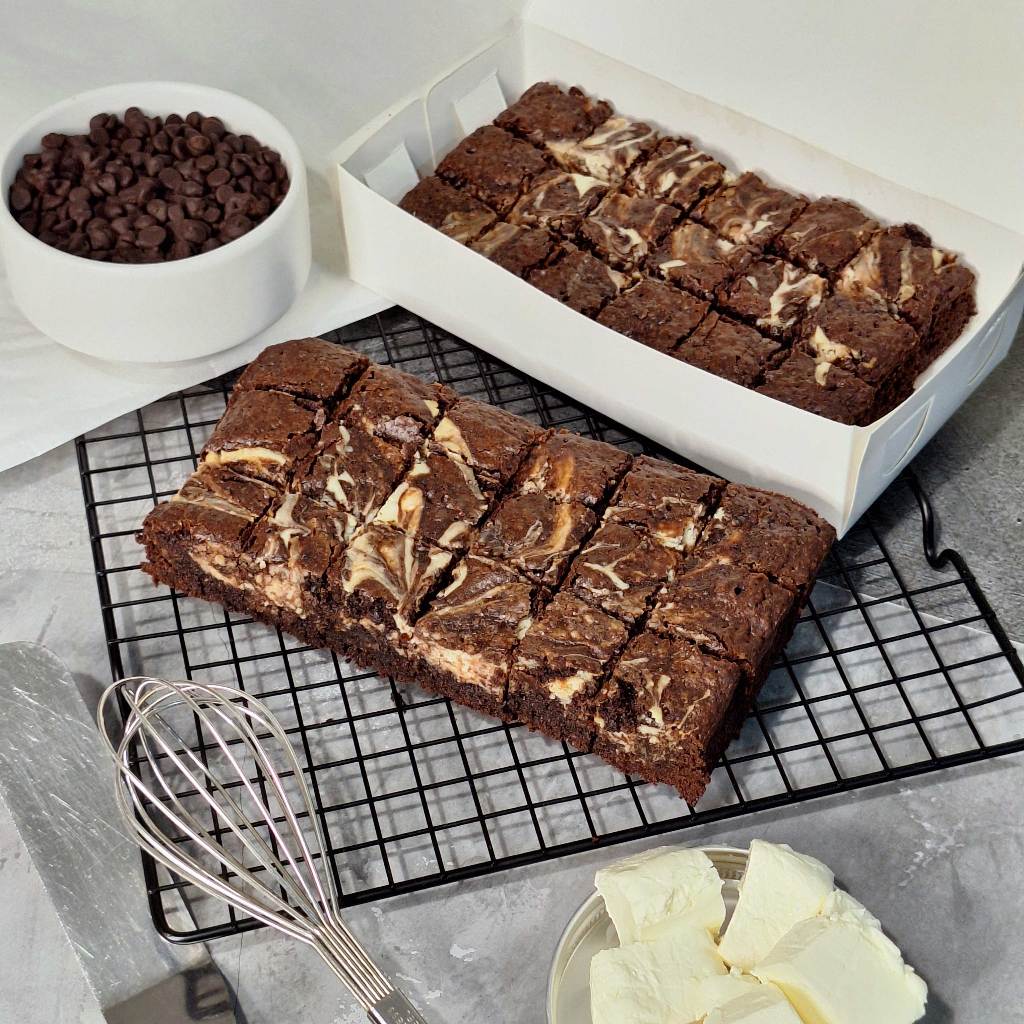 

READY STOCK - Brownies Cream Cheese Bakebox - Half