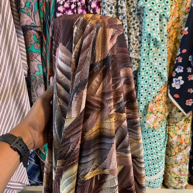 kain silk motif - kain silk brown - kain maxmara silk - kain silk motif - kain dress maxmara silk - 