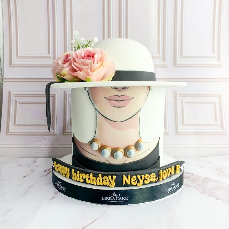 

kue ulang tahun/birthday cake/tema ladies smile/costume cake