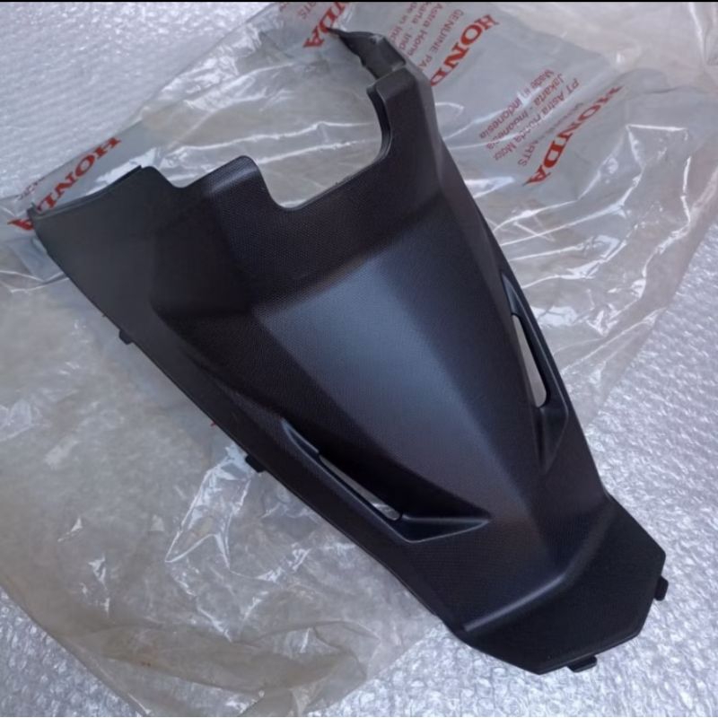 80151-kzr-600zd cover center cover mesin honda vario 125 lama old original baru AHM