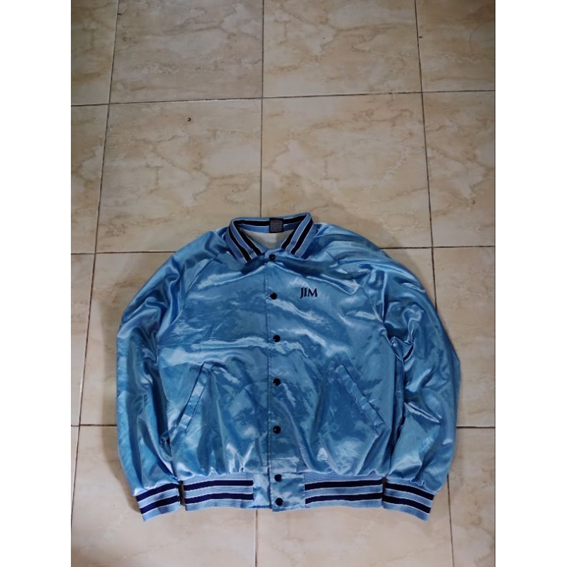 varsity bahan satin