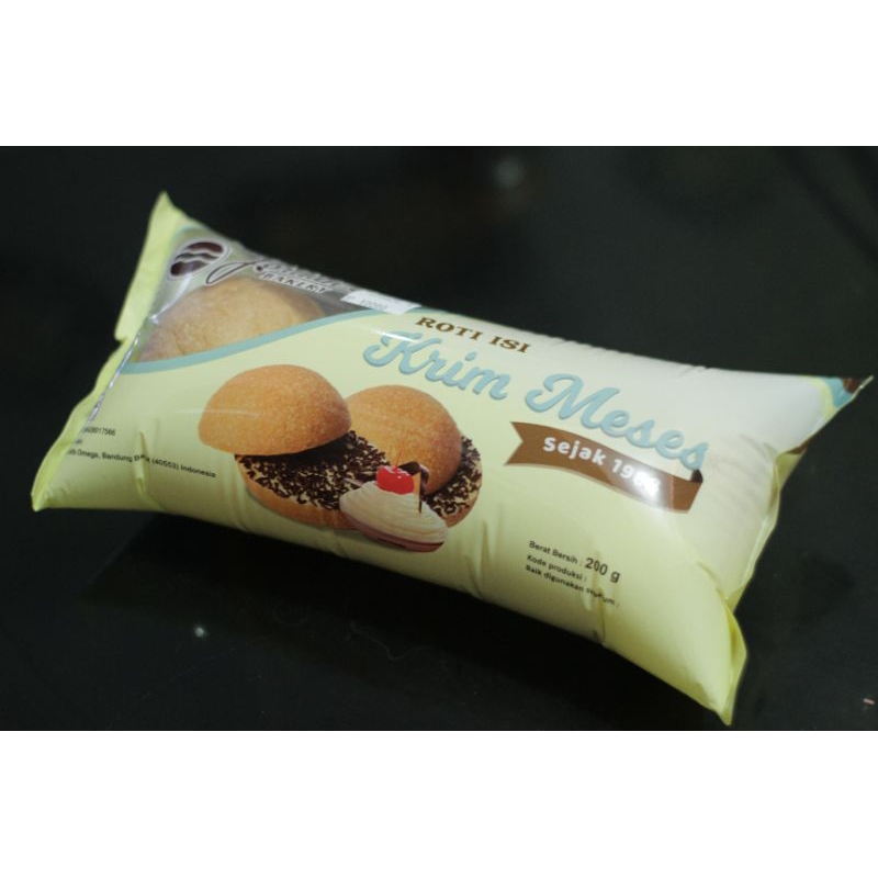 

Roti Cream Messes Jordan 1 Bungkus Isi 5 pcs