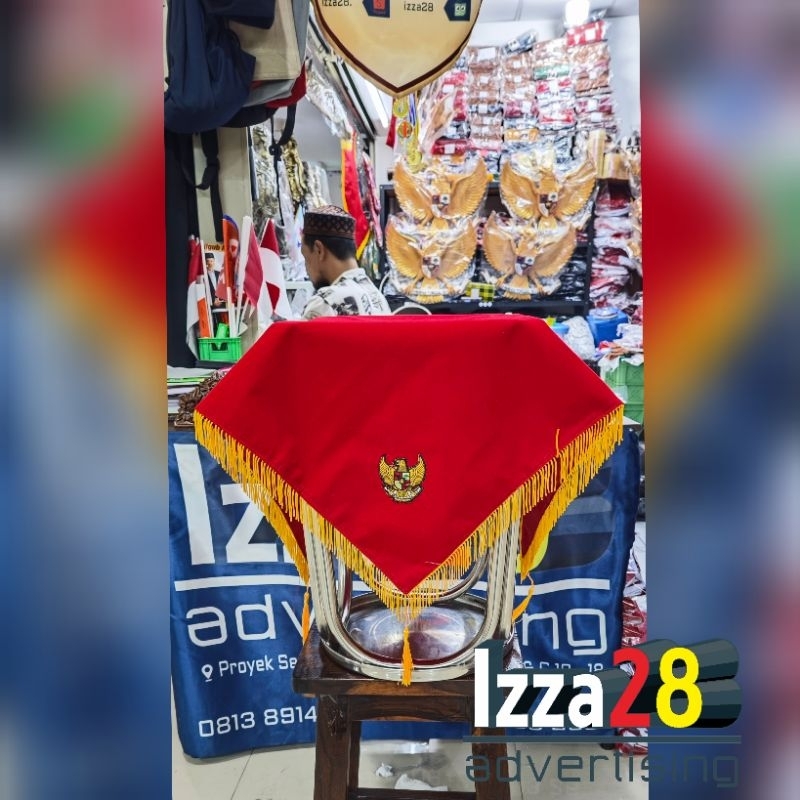 

baki warna warna merah logo 4 sisi