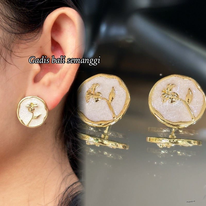 anting korea/ anting bulat bunga putih