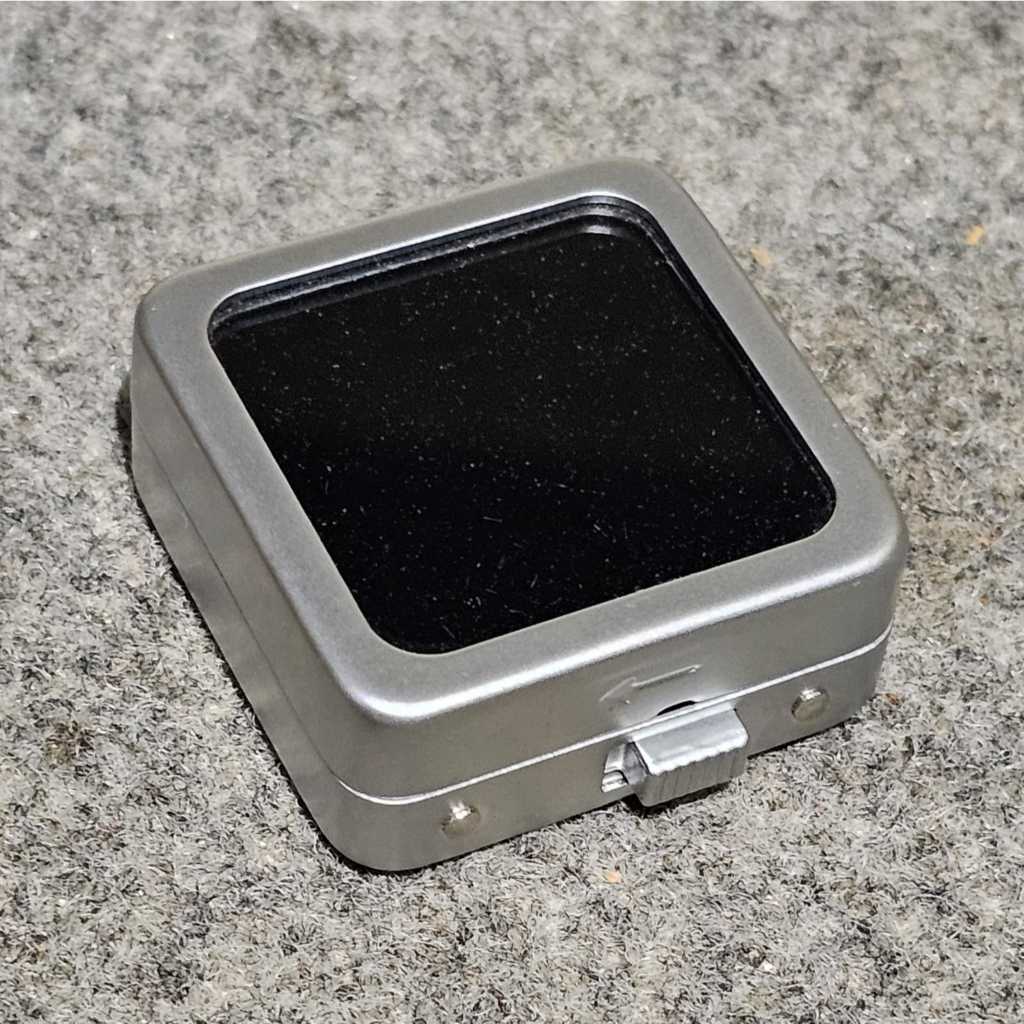 

Box Cincin Satuan Tiga Permata