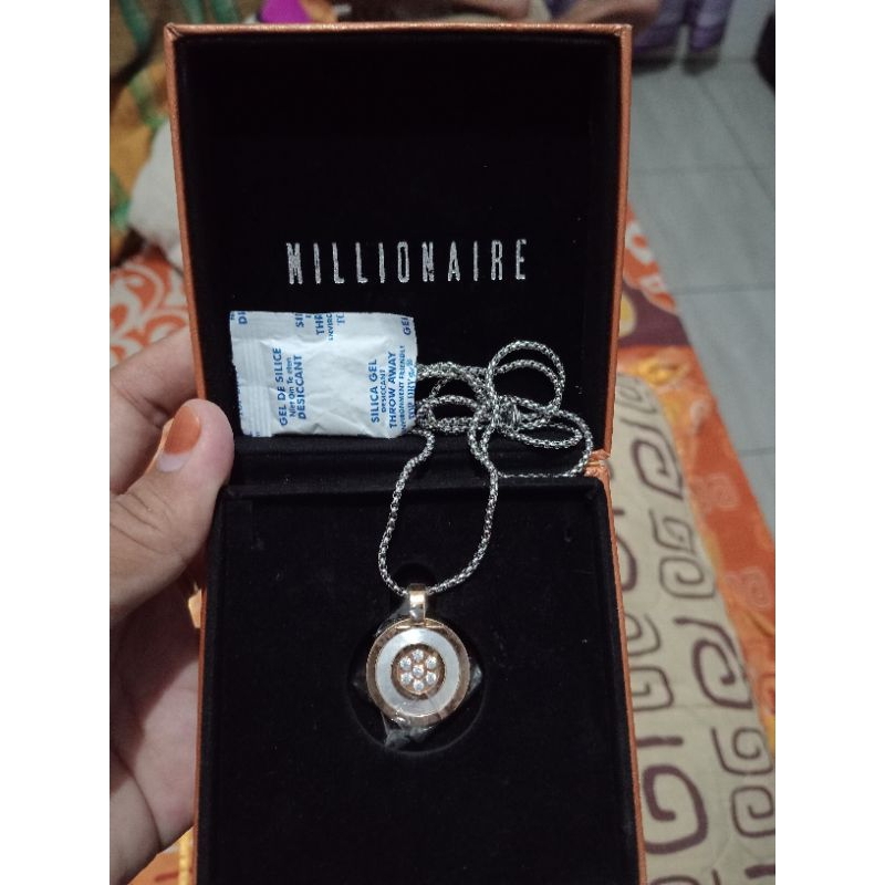 Kalung MCI  pendant bekas pemakaian 100% original.. kondisi mulus baru 1x pakai