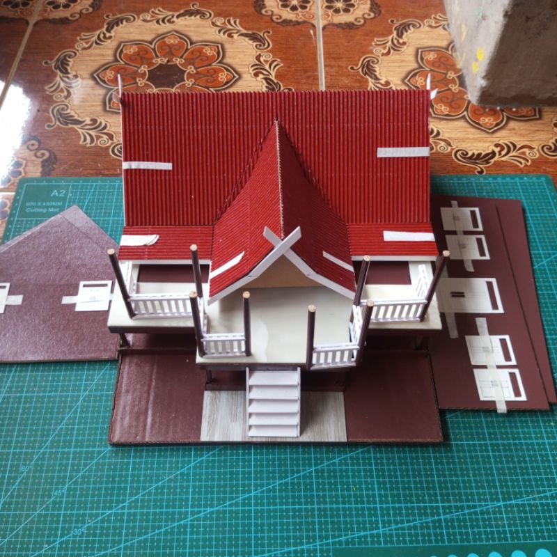 Miniatur Rumah adat Lampung dari kardus baru kokoh (belum dirakit)