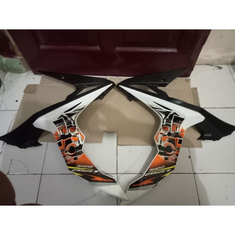 Sayap samping Cover body tutup mesin depan SONIC 150 R LED original Tebeng kanan kiri