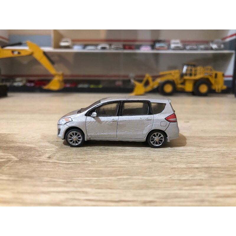 Miniatur 1:64 Suzuki Ertiga 2012 Gen 1